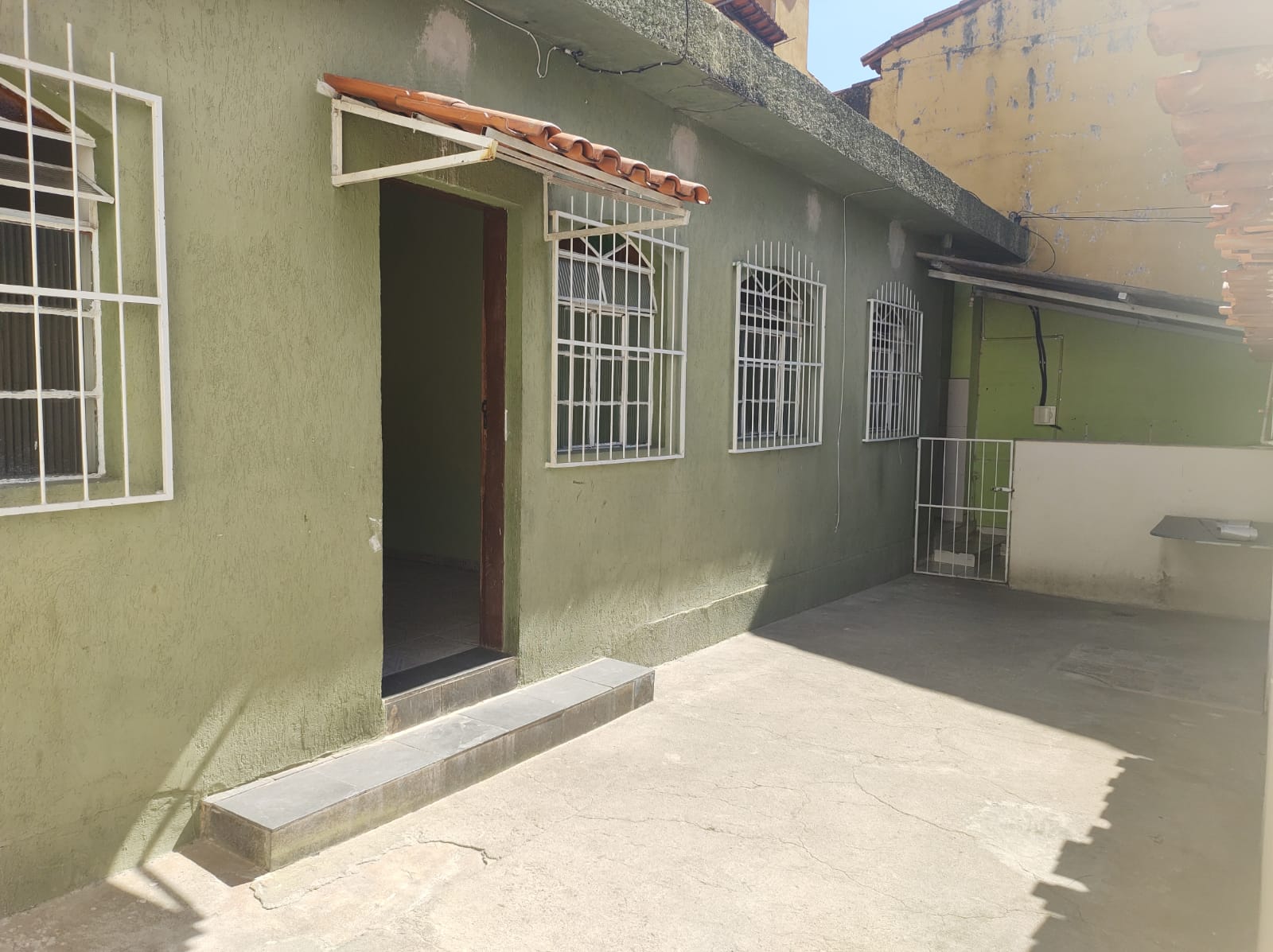  Casa de Fundos -2qtos - Vaga para moto - Candelária